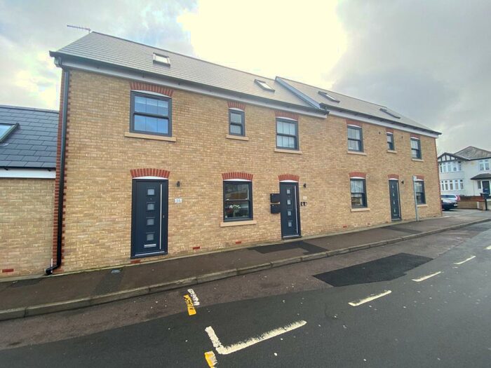 2 Bedroom Apartment To Rent In Lynmouth Avenue, CM2