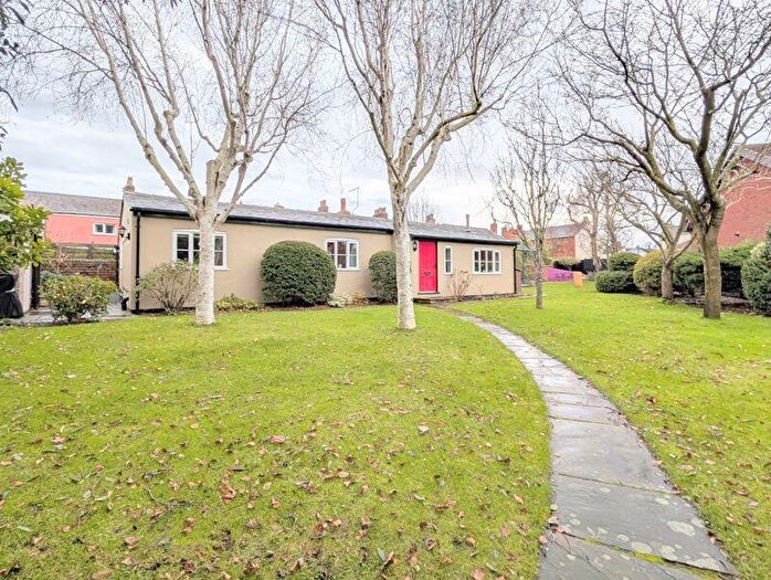 2 Bedroom Detached House To Rent In Golf Open - Marlborough Road, Southport - Sleeps /, PR9