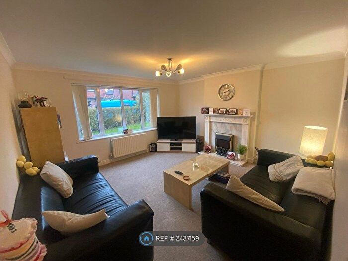 2 Bedroom Flat To Rent In Drummond Avenue, Leeds, LS16