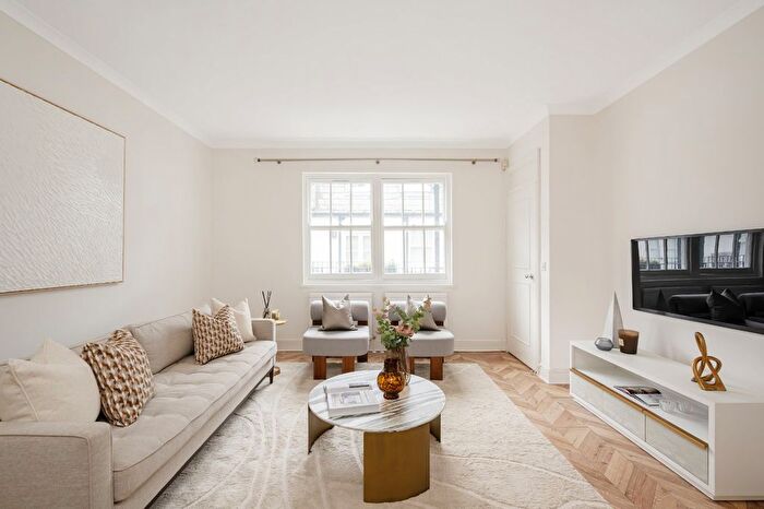 2 Bedroom Flat For Sale In De Vere Mews, Kensington, London, W8