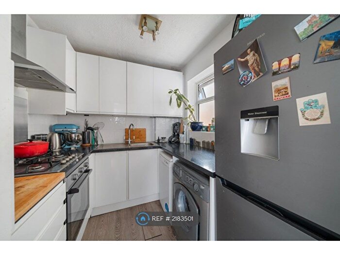 1 Bedroom Flat To Rent In Leathwell Road, London, SE8