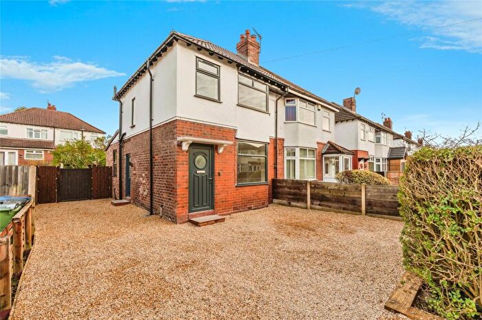 3 Bedroom Semi Detached House For Sale In Foliage Road, Stockport, Greater Manchester, SK5