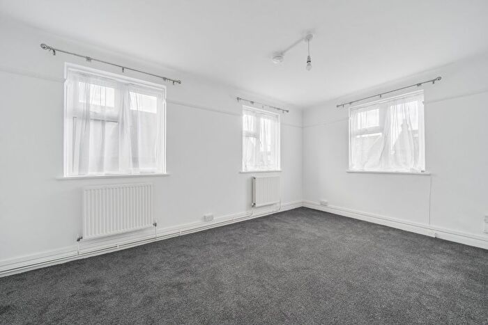 Studio To Rent In Montague Road, London, SW19
