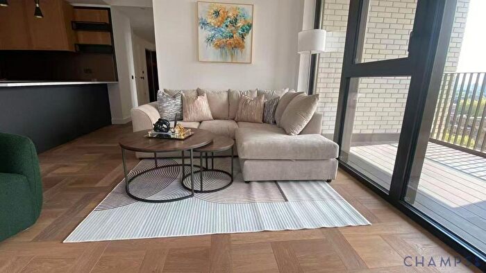 3 Bedroom Flat To Rent In Boxwood Gardens, E1W