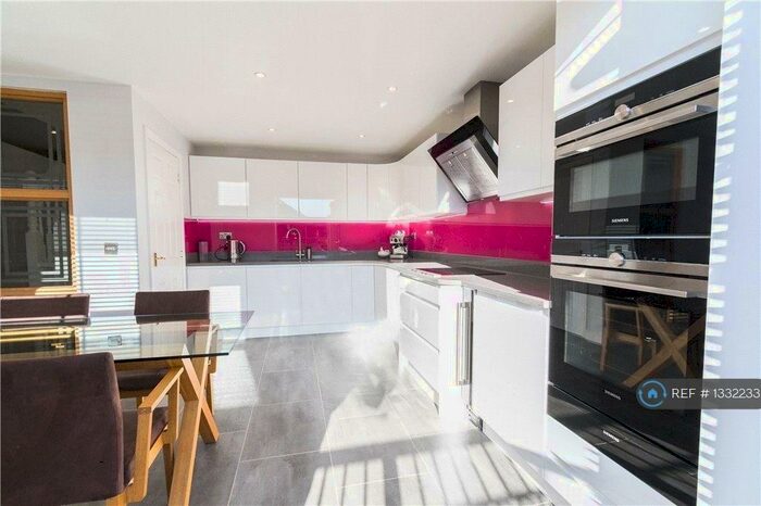 3 Bedroom Terraced House To Rent In Rambures Close, Warwick, CV34