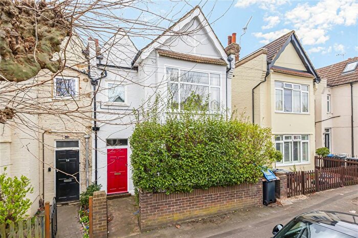 2 Bedroom Flat For Sale In Delamere Road, London, SW20