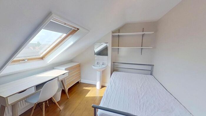 6 Bedroom House To Rent In Cottesmore Road, Nottingham, NG7