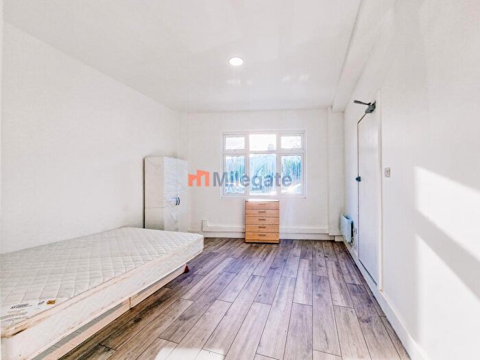 Studio To Rent In West Road, Westcliff-On-Sea, SS0