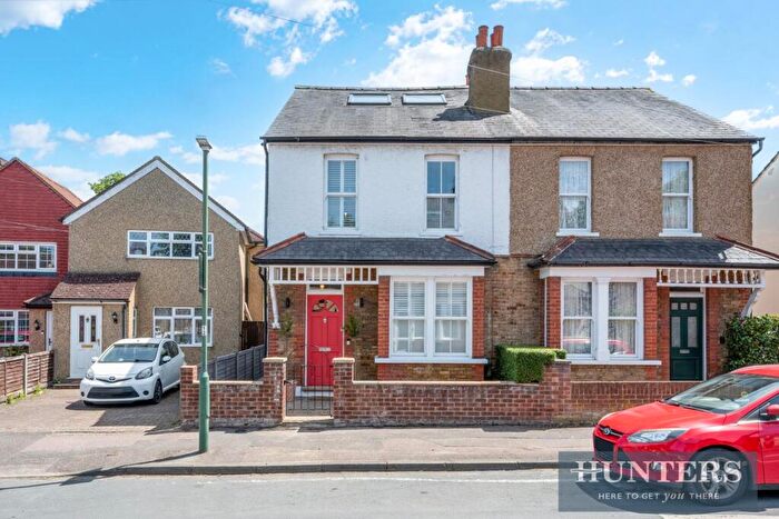 4 Bedroom House For Sale In Lindsay Road, Worcester Park, KT4