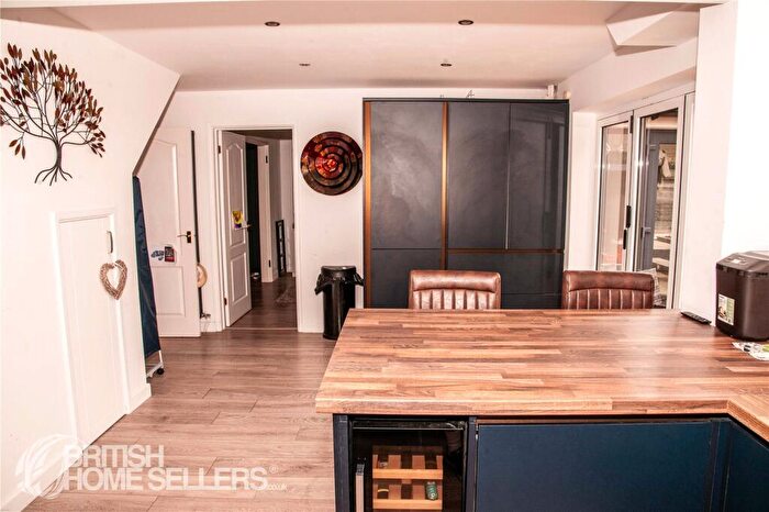 4 Bedroom Detached House For Sale In Lychgate Drive, Waterlooville, Hampshire, PO8