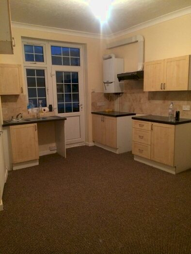 2 Bedroom Flat To Rent In Bennetts Castle Lane, Dagenham RM8