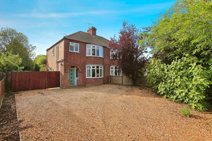 3 Bedroom Semi-Detached House For Sale In Lincoln Road, Werrington, Peterborough, PE4