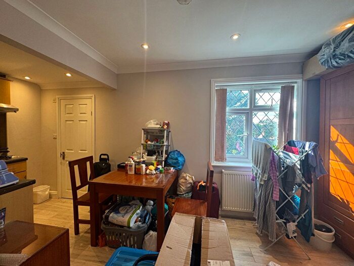 1 Bedroom Flat To Rent In Broadfields Avenue, Edgware, HA8