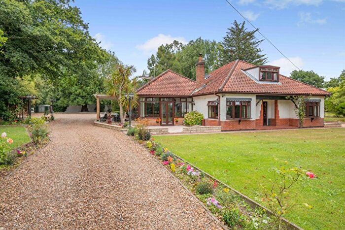 6 Bedroom Detached House For Sale In Buxton Road, Cawston, Norwich, NR10