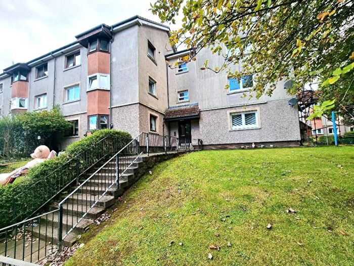 3 Bedroom Flat To Rent In Kinfauns Drive, Glasgow, G15