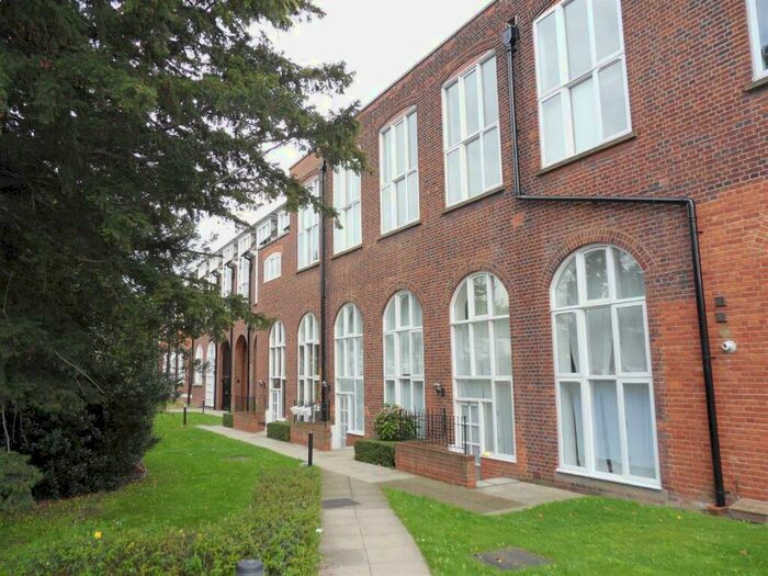2 Bedroom Flat To Rent In Sweyne Avenue, Southend On Sea, SS2
