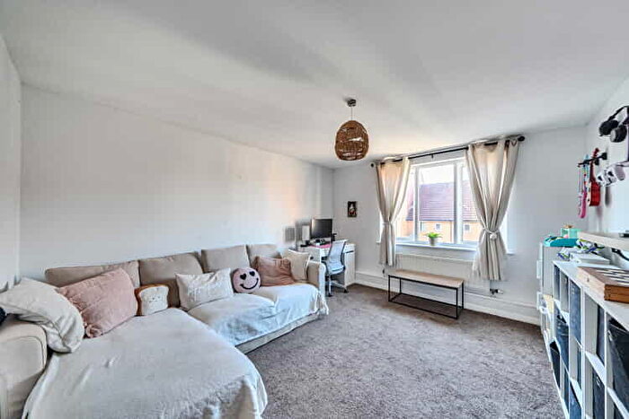2 Bedroom Flat For Sale In Brown Close, Wallington, London, SM6