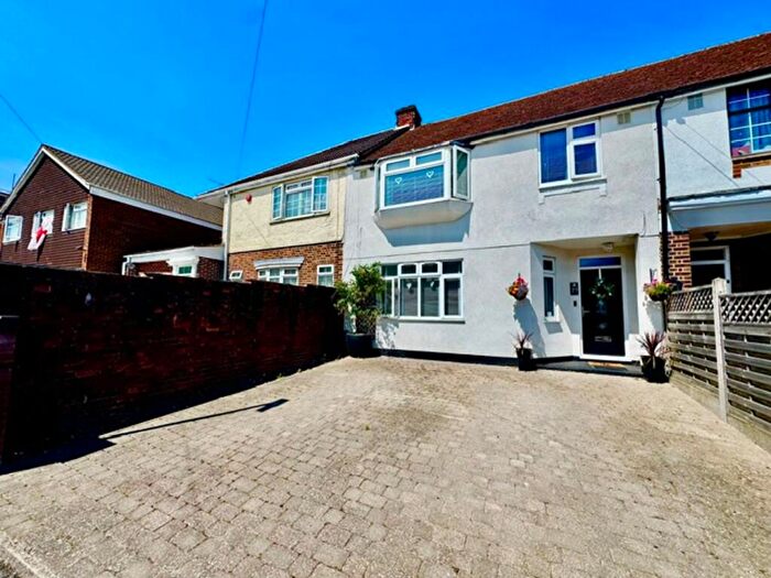 4 Bedroom Terraced House For Sale In Bloomfield Avenue, Luton, LU2