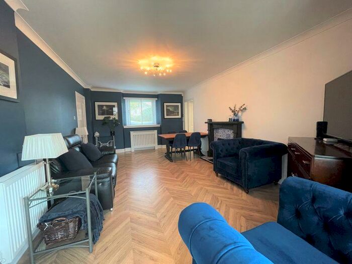 3 Bedroom Detached House For Sale In Glen Road, Old Kilpatrick, Glasgow