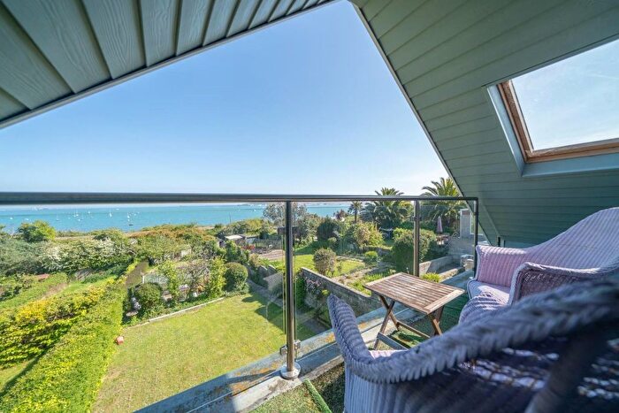 4 Bedroom Detached House For Sale In Hillcrest Road, Weymouth, DT4