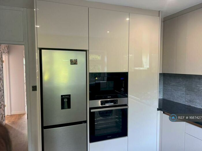 5 Bedroom Bungalow To Rent In Amersham Way, Little Chalfont, HP6