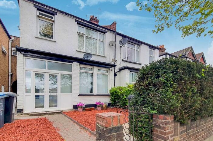 2 Bedroom Flat To Rent In Brighton Road, South Croydon, CR2