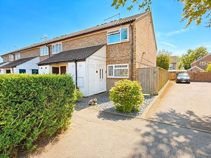 1 Bedroom Flat For Sale In Dibden Close, Throop, Bournemouth, BH8