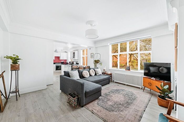 2 Bedroom Flat For Sale In Sutton Lane North, Chiswick, London, W4