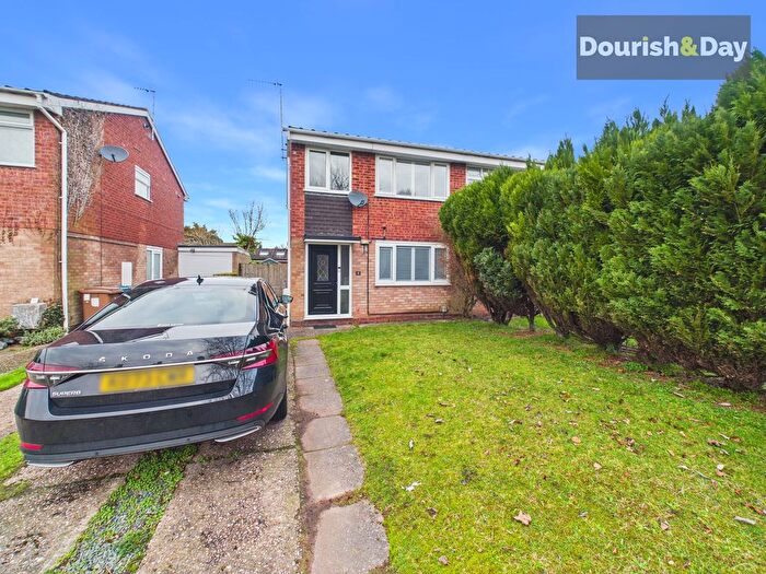 3 Bedroom Semi-Detached House For Sale In Lansdowne Way, Stafford, ST17