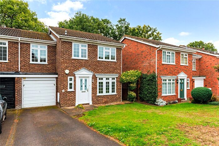 4 Bedroom End Of Terrace House To Rent In Mayfield Gardens, Hersham, Walton-On-Thames, Surrey, KT12