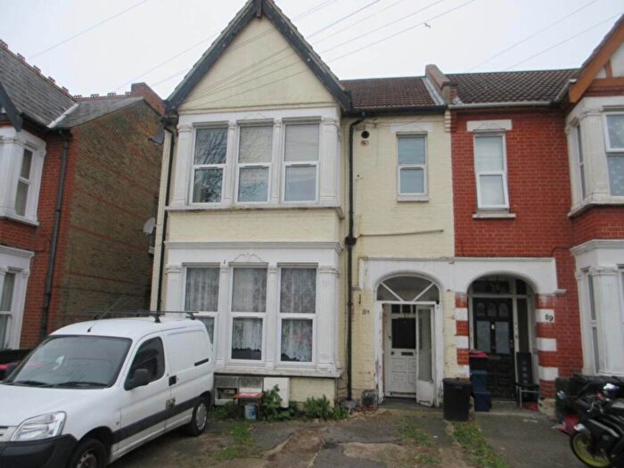 1 Bedroom Flat For Sale In Valkyrie Road, Westcliff On Sea, SS0