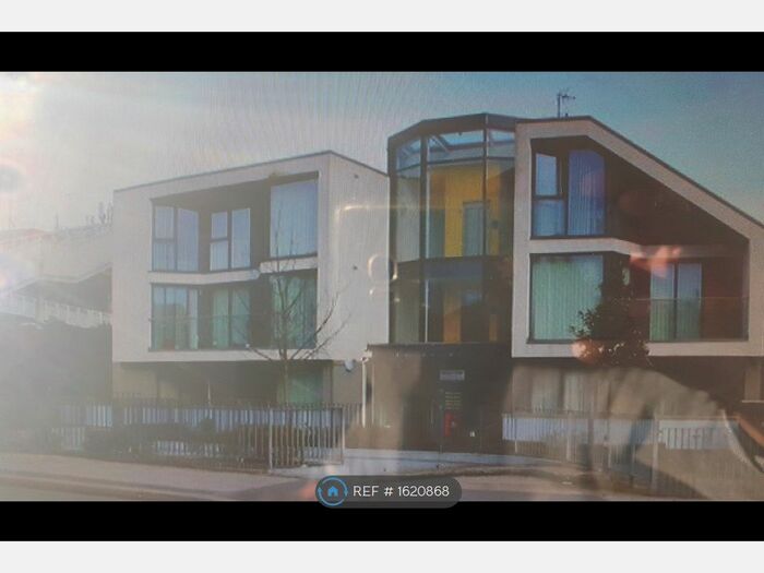 2 Bedroom Flat To Rent In Apollo Court, Edgware, HA8