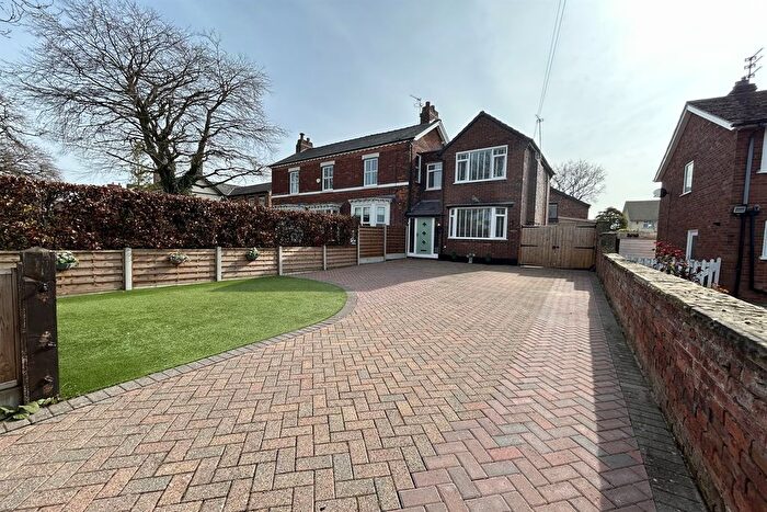 2 Bedroom Semi Detached House For Sale In Middlewich Road, Holmes Chapel, CW4