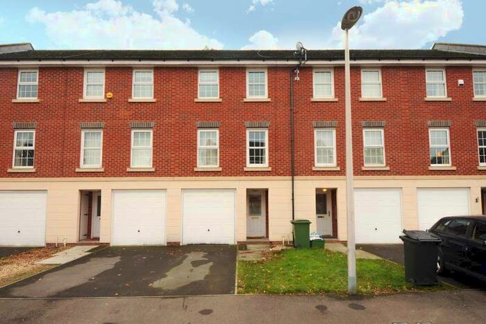 3 Bedroom Terraced House To Rent In Newbury, Berkshire, RG14