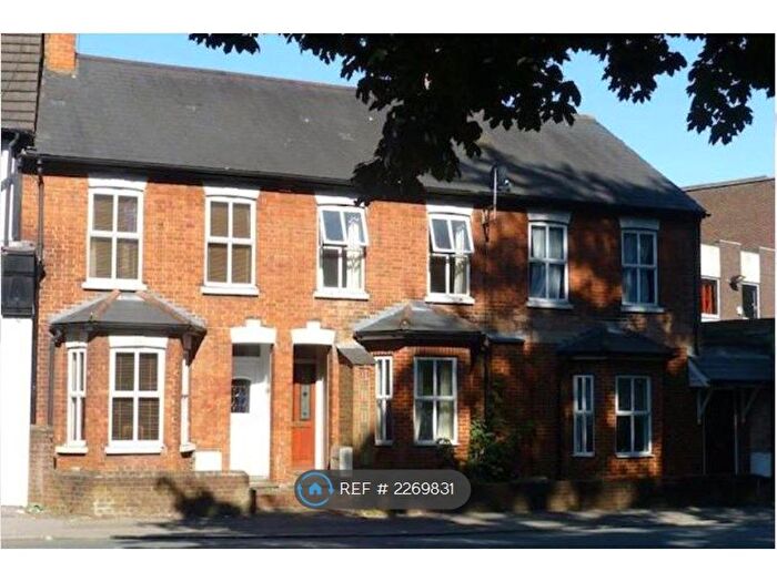 2 Bedroom Terraced House To Rent In High Street, Aldershot, GU12