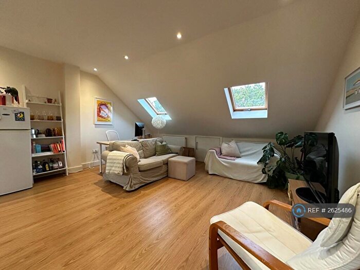 2 Bedroom Flat To Rent In Archway Road, London, N6