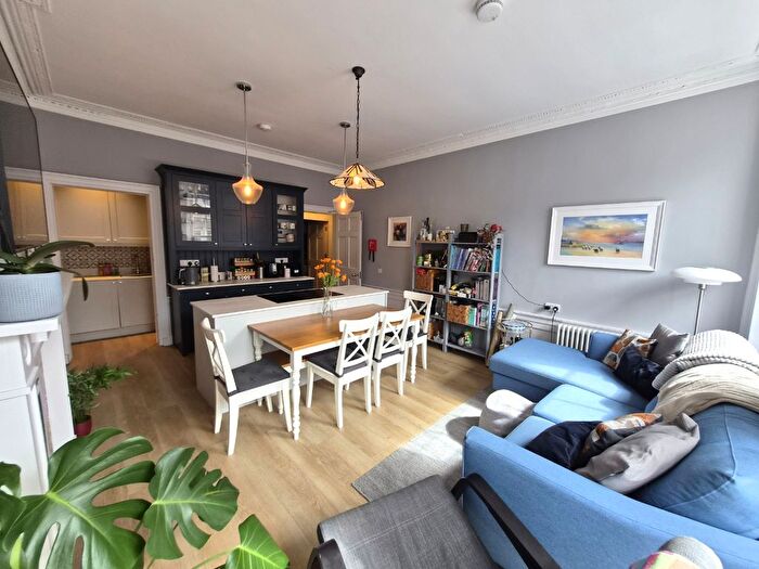 3 Bedroom Flat To Rent In Montague Street, Newington, Edinburgh, EH8