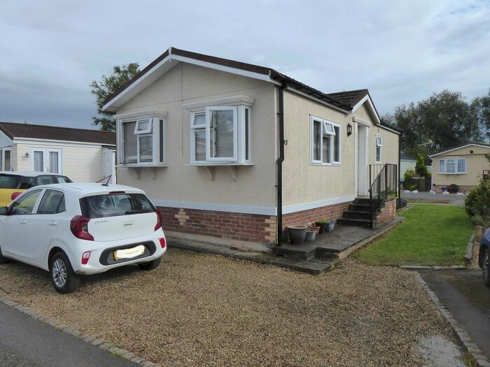 2 Bedroom Park Home For Sale In Thameside Court, Northmoor, Witney, Oxfordshire, OX29