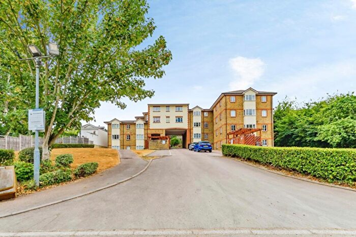 2 Bedroom Flat For Sale In Croydon Road, Caterham, Surrey, CR3