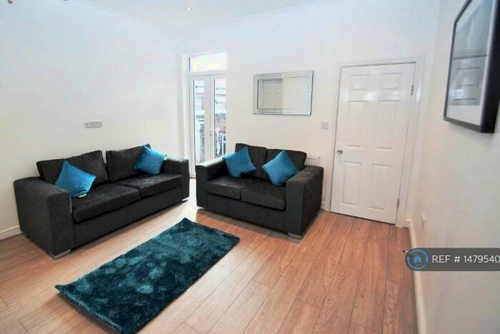 5 Bedroom Terraced House To Rent In Ashford Street, Stoke-On-Trent, ST4