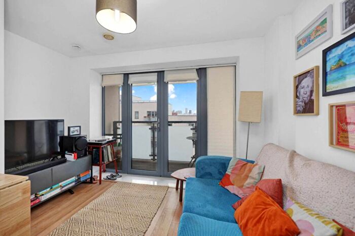 2 Bedroom Flat To Rent In Vernon Road, Bow, London, E3