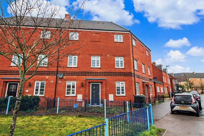 3 Bedroom Town House For Sale In Wilderness Road, Costessey, Norwich, NR8