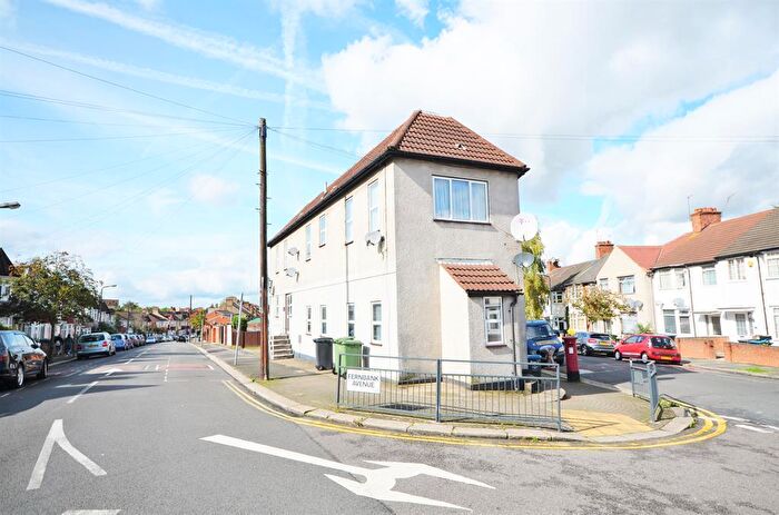 2 Bedroom Flat To Rent In Rosebank Avenue, Sudbury Hill, Middlesex, HA0
