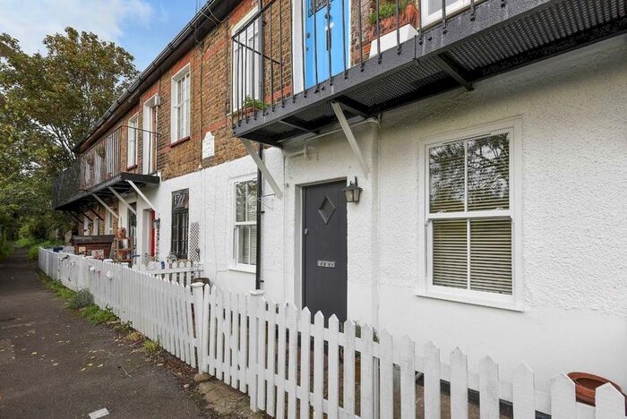 1 Bedroom Property To Rent In Model Cottages, Northfield Avenue, London, W13