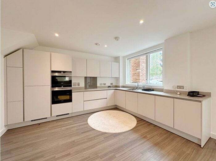 3 Bedroom Flat To Rent In Dickinson Court, Whelan Road, W3