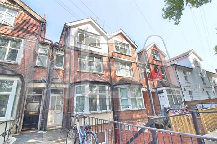 1 Bedroom Apartment To Rent In London Road, Reading, Berkshire, RG1