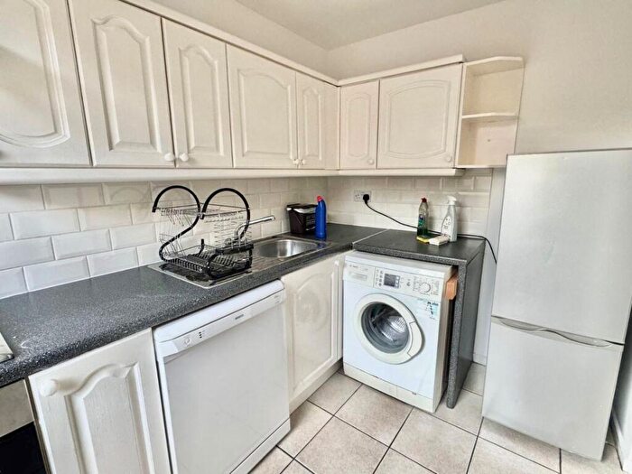1 Bedroom Flat To Rent In Sanders Way, London, N19