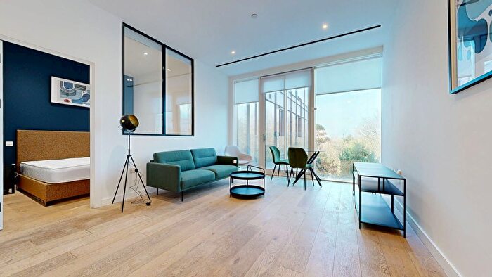 1 Bedroom Flat To Rent In Great West Road, Brentford, TW8