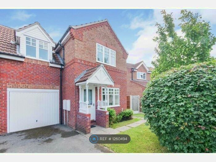 3 Bedroom Semi-Detached House To Rent In Thompson Drive, York YO32