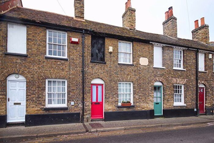 2 Bedroom Terraced House For Sale In Sandwich, CT13